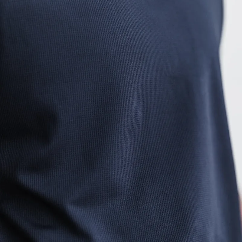 Camiseta Deltapeak® Micro Textured para mujer